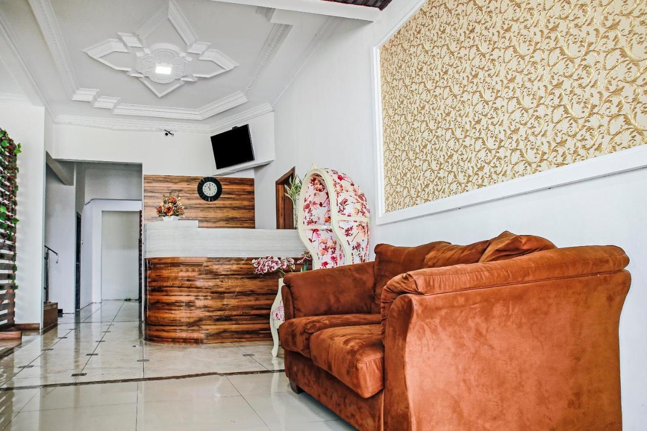 OYO 90221 Makarim Guest House Syariah Pangkalanbuun Dış mekan fotoğraf