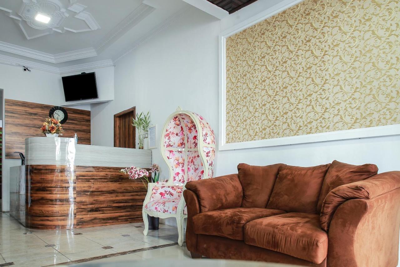 OYO 90221 Makarim Guest House Syariah Pangkalanbuun Dış mekan fotoğraf
