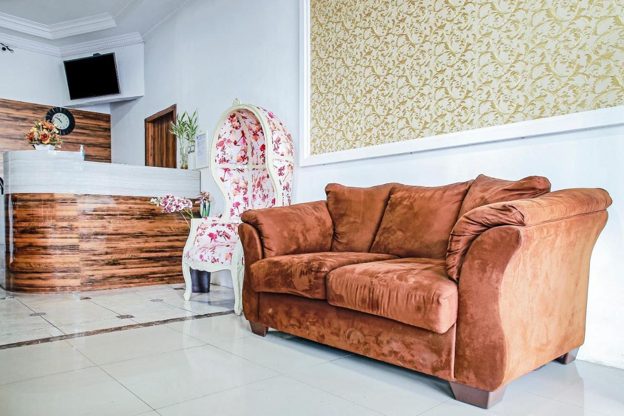 OYO 90221 Makarim Guest House Syariah Pangkalanbuun Dış mekan fotoğraf