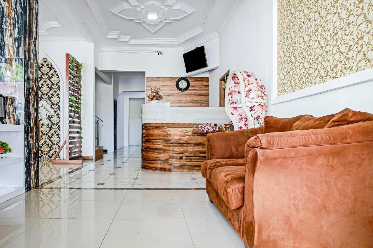 OYO 90221 Makarim Guest House Syariah Pangkalanbuun Dış mekan fotoğraf