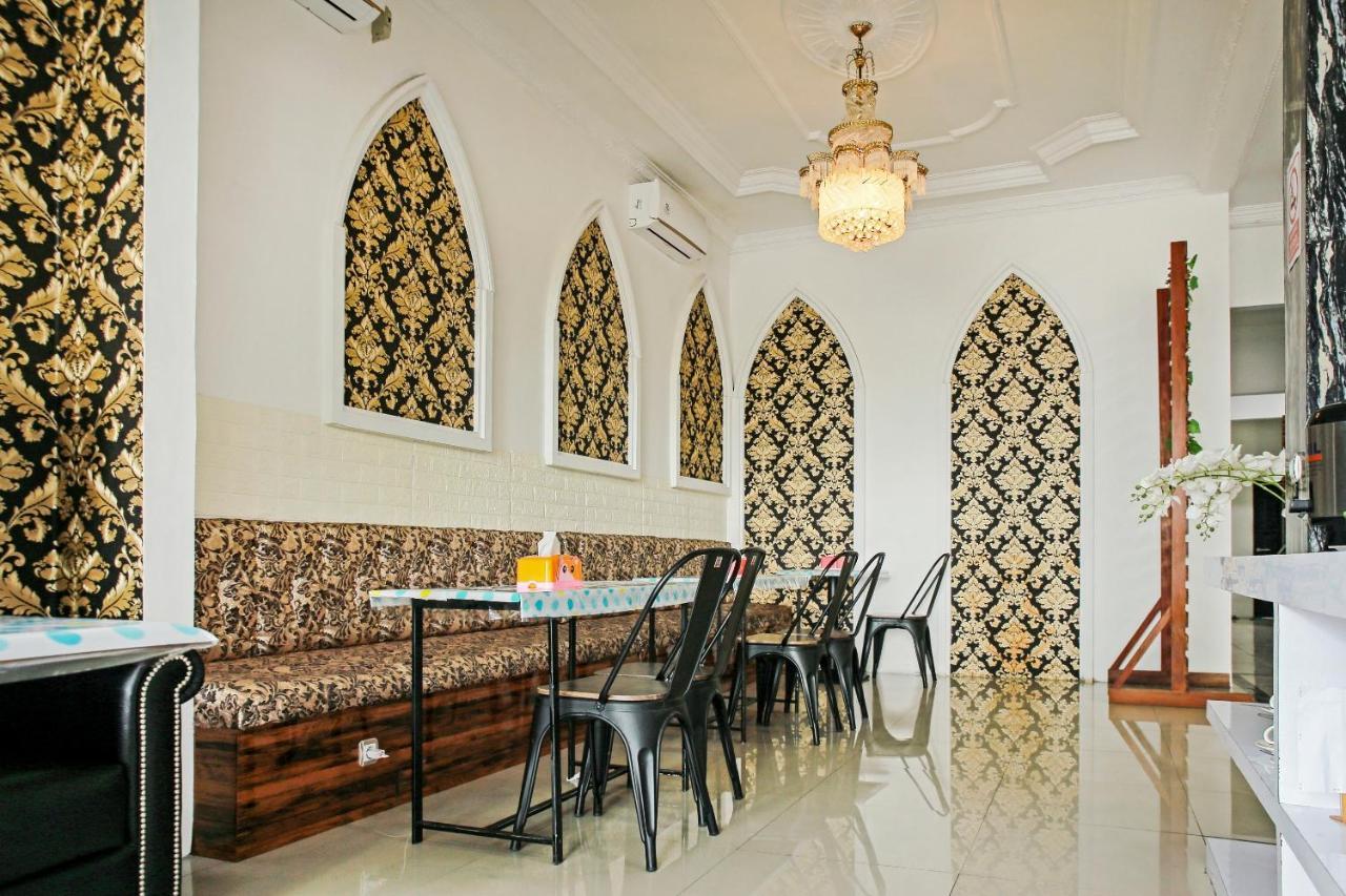 OYO 90221 Makarim Guest House Syariah Pangkalanbuun Dış mekan fotoğraf