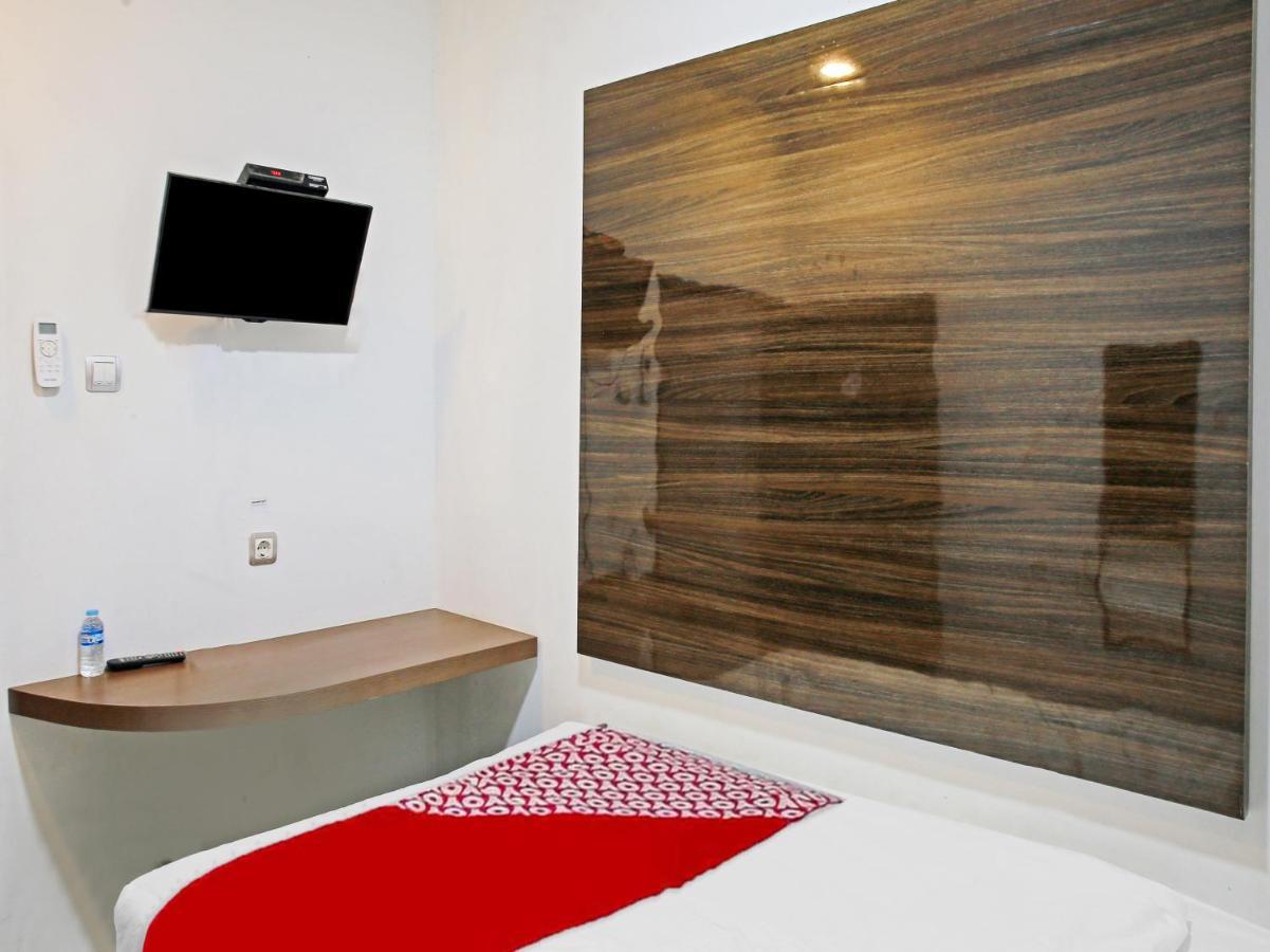 OYO 90221 Makarim Guest House Syariah Pangkalanbuun Dış mekan fotoğraf